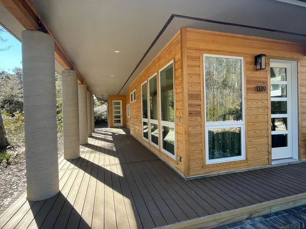 1139 N Caswell Ave, Southport, NC 28461