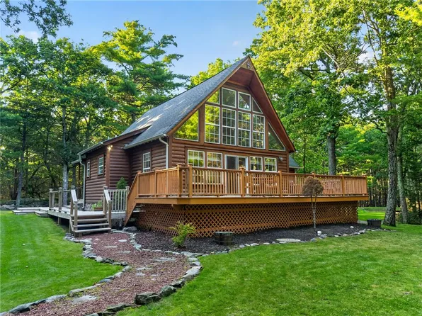 108 Resers Way, Dingmans Ferry, PA 18328