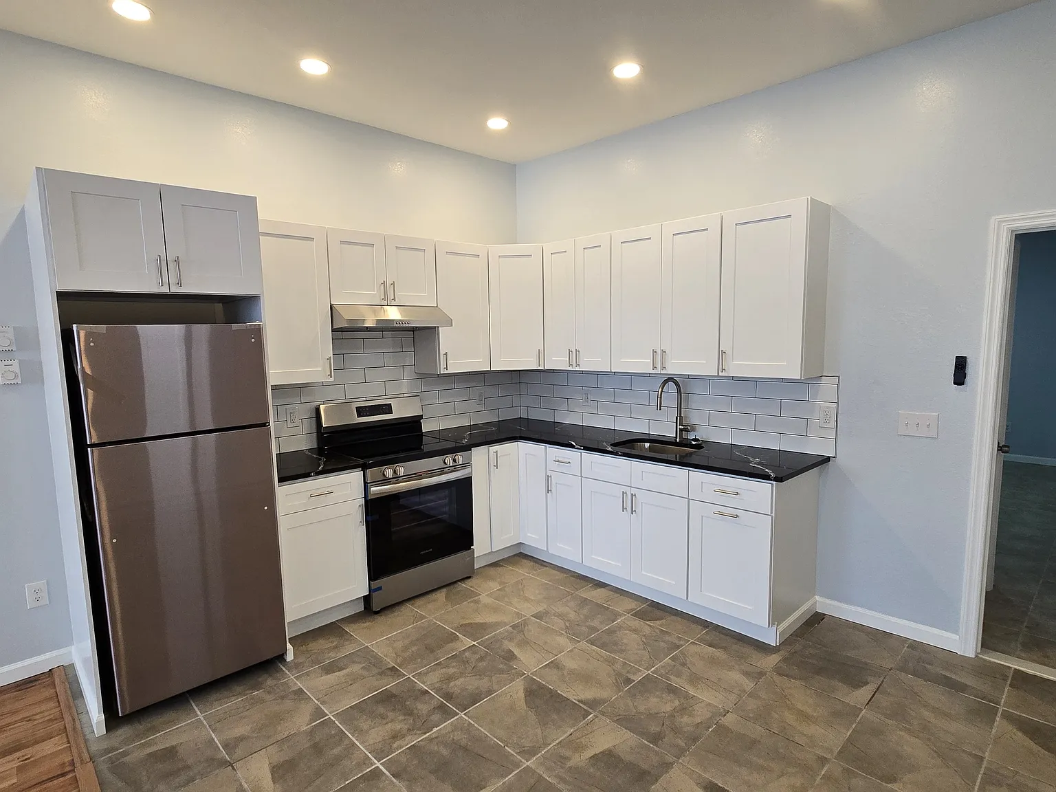 1 bed, 1000 sqft, $1,200 — Photo 2