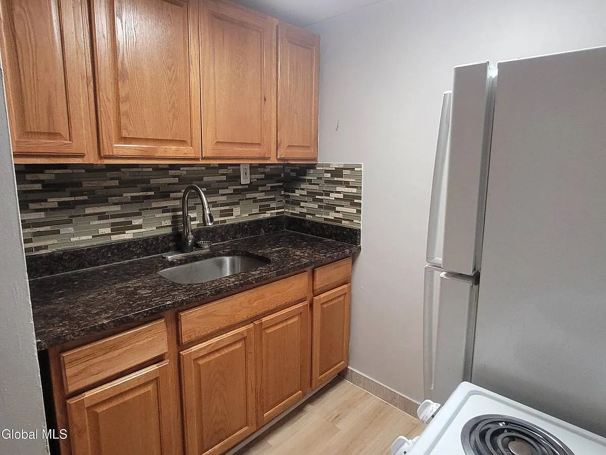1 bed, 1.0 bath, 625 sqft, $1,100 — Photo 2