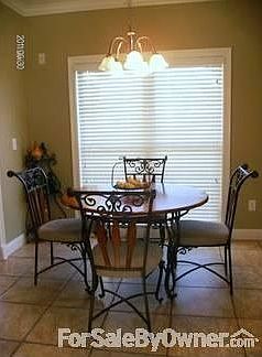 Eat in breakfast nook