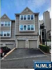 1st image of 579 Windsor Dr