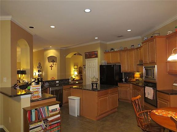 3rd image of 3508 Caroline Ct