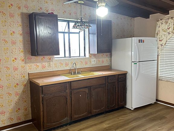 4th image of 325 Cottonwood Ave