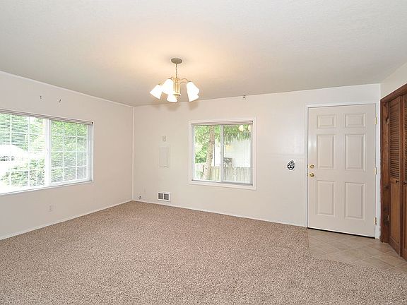 4th image of 13722 97th Ave NW