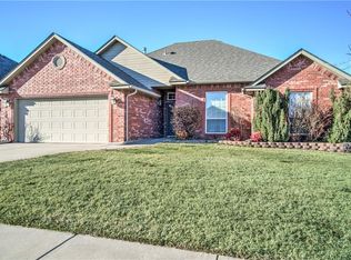 829 SW 39th St, Moore, OK 73160