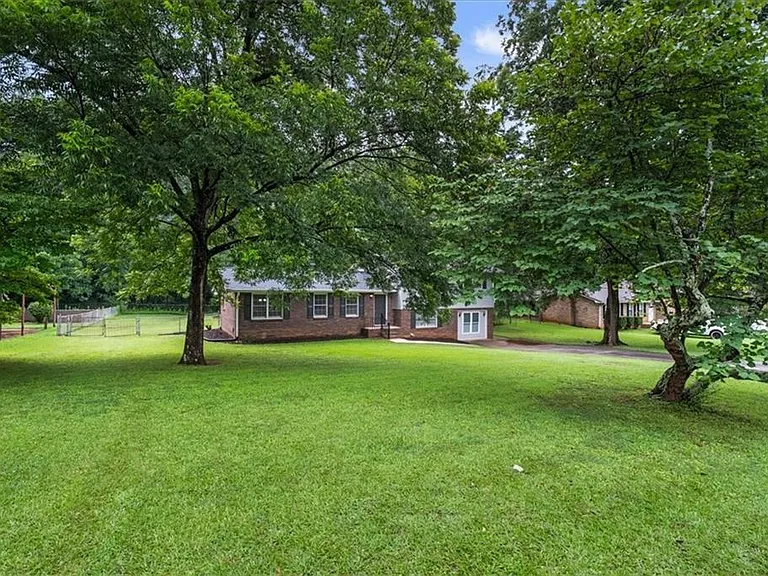 5146 Bramblewood Dr — Photo 3