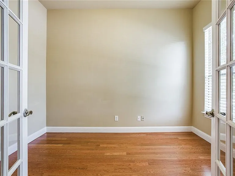 8613 Empire Blvd — Photo 2