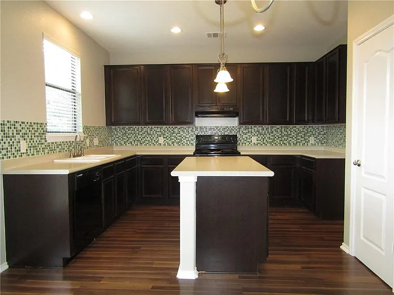 14200 Lake Victor Dr — Photo 48