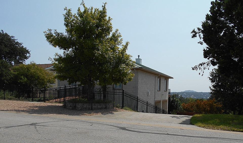 2nd image of 307 Buckhorn Dr