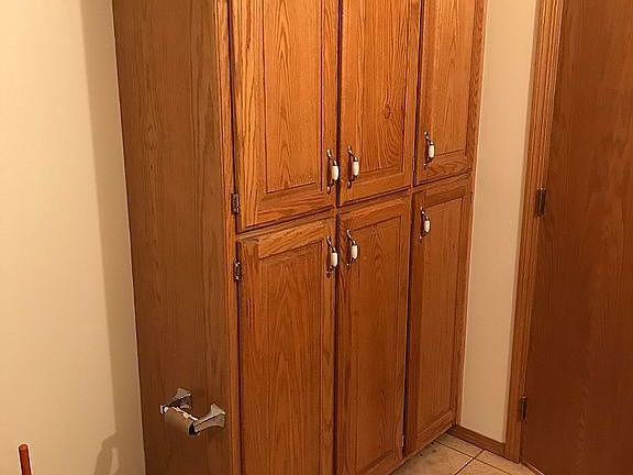 Bathroom storage cabinet