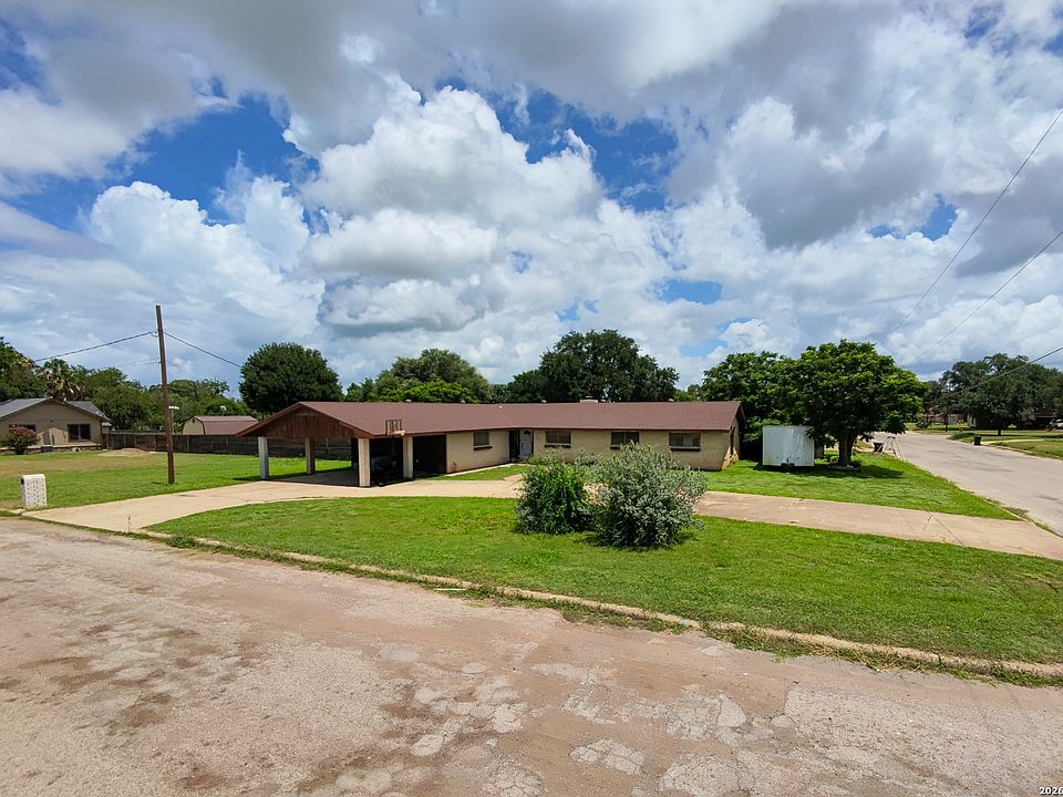 1st image of 717 E. Brazos