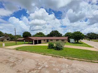 717 E Brazos St, Pearsall, TX 78061