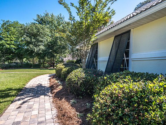 3rd image of 1502 Glenlake Cir