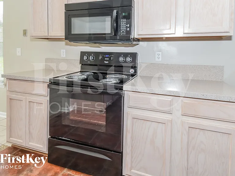 12658 Holly Springs Ct — Photo 8