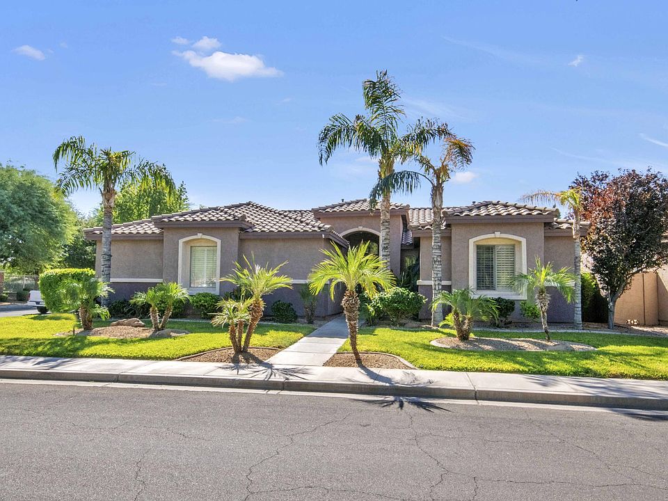 1st image of 303 W Canary Way