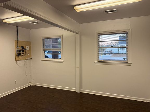 5th image of 106 Dotson St