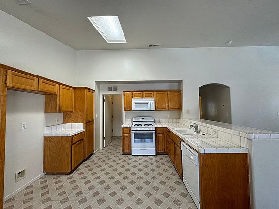 5th image of 825 Astoria Park Dr