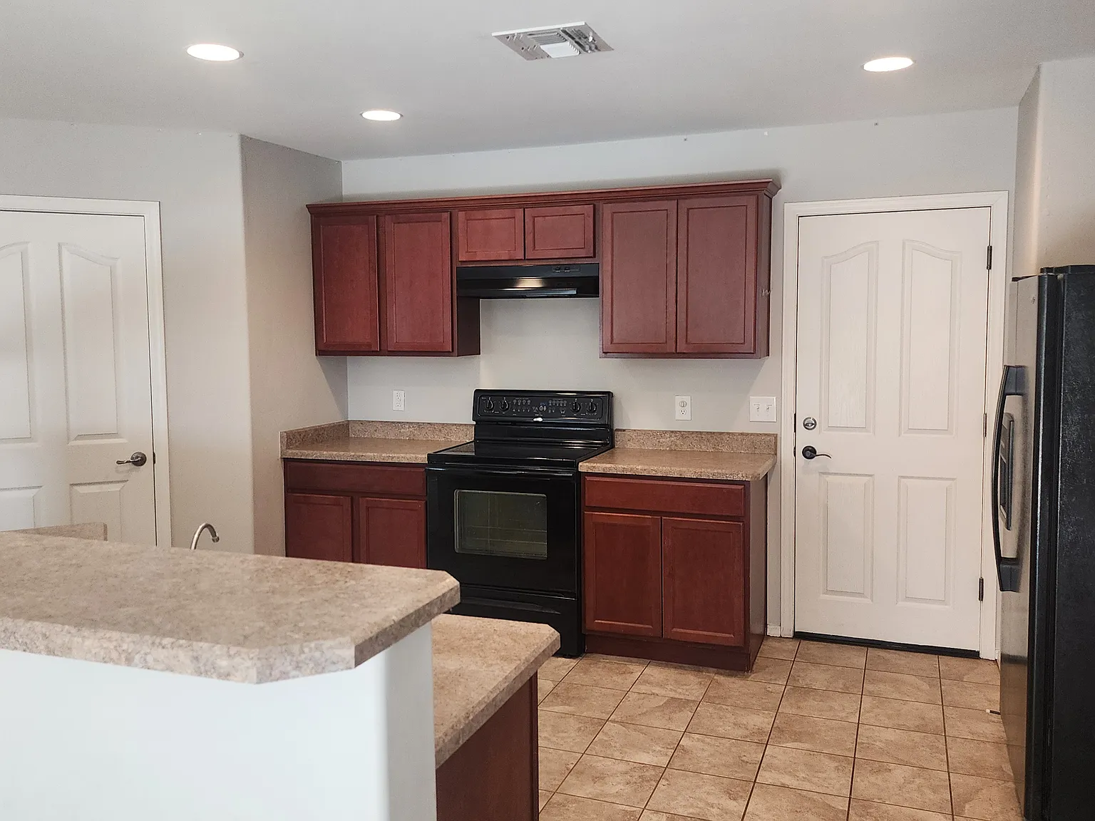 3 bed, 2.5 bath, 2297 sqft, $2,050 — Photo 3