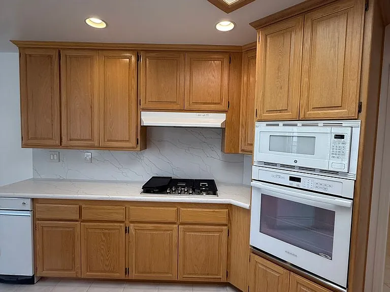 2441 Iron Ridge Ct — Photo 13