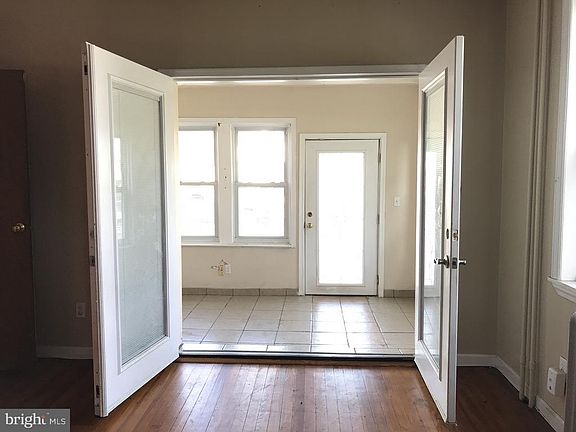 4th image of 3732 Garden Ave