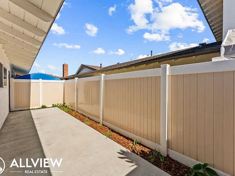 16661 Bartlett Ln — Photo 15