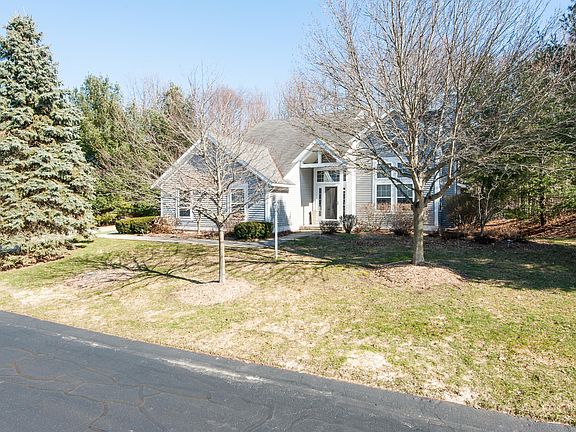 3rd image of 556 N Shore Dr