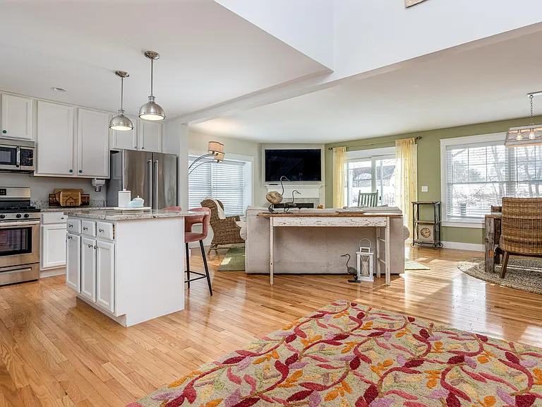 23 Lacosta Dr — Photo 1