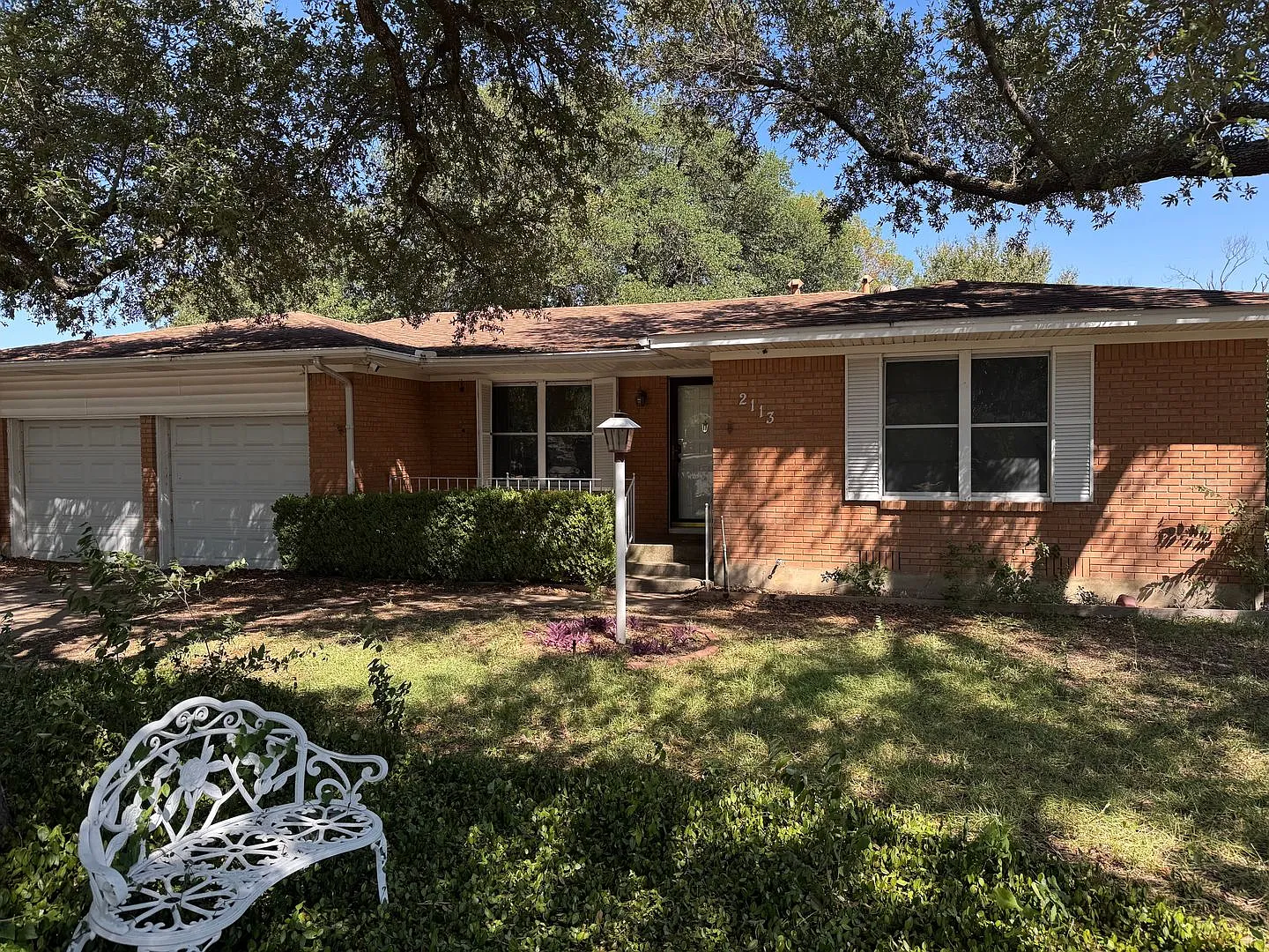 Spacious Central Waco Home — Photo 1