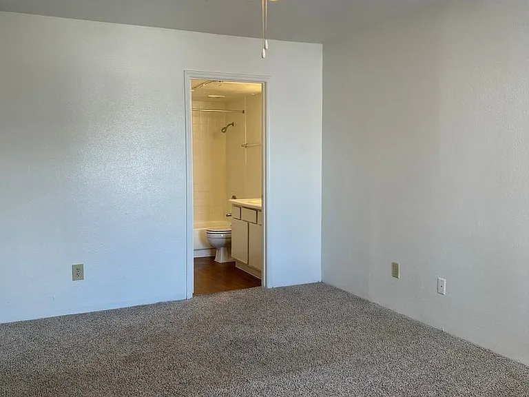 Emerald Cove Apartments — Photo 85