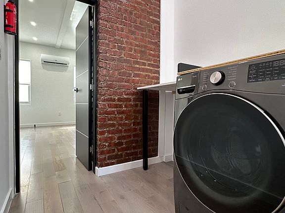 4th image of 2158 48th St #2