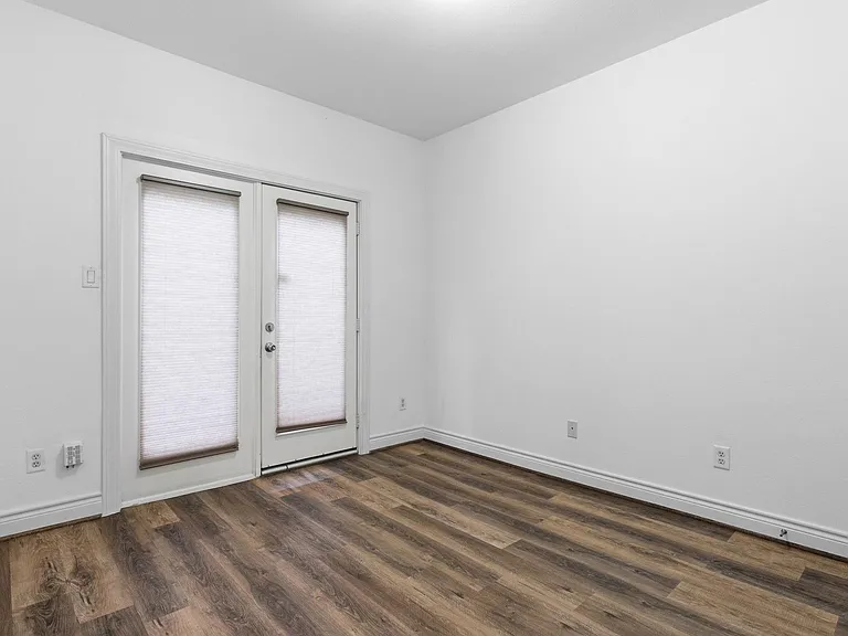 1303 Sherwood Point Ln — Photo 41
