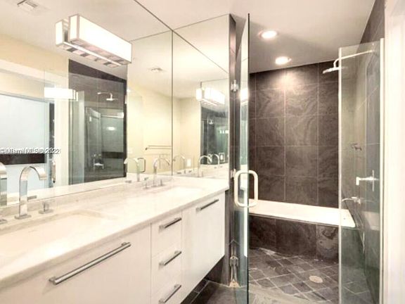 3rd image of 900 Biscayne Blvd APT 2603