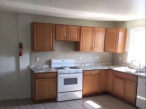 3rd image of 1218 Vine St