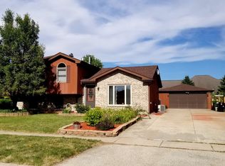 1418 Lakewood Dr, Joliet, IL 60431