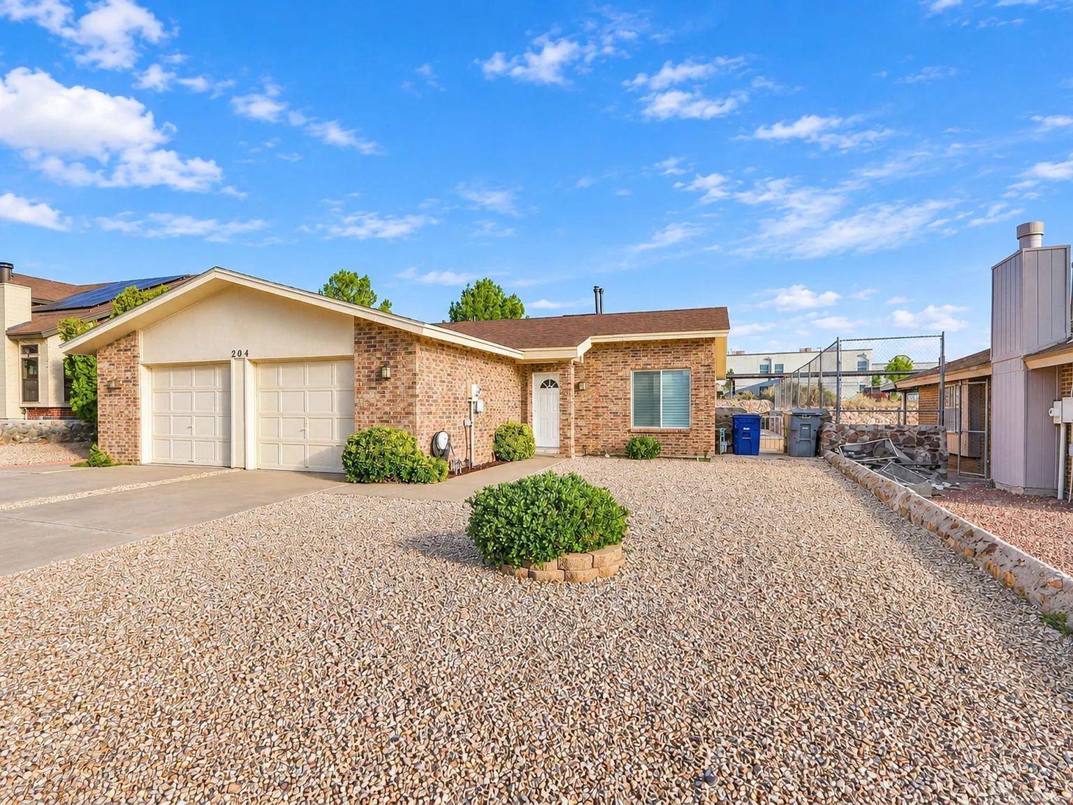204 Cutlass Dr — Photo 2