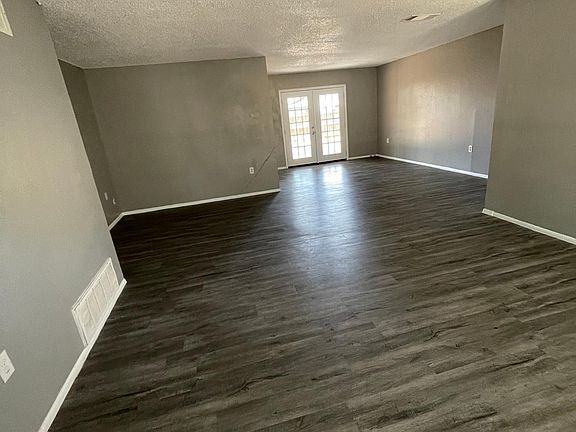 2nd image of 2923 Keslake St