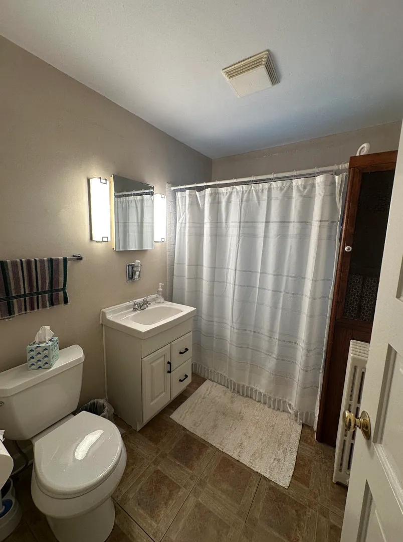 2 bed, 1054 sqft, $1,850 — Photo 4