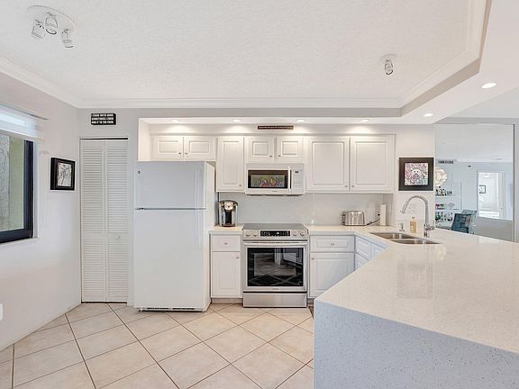 4th image of 2232 N Cypress Bend Dr APT 708