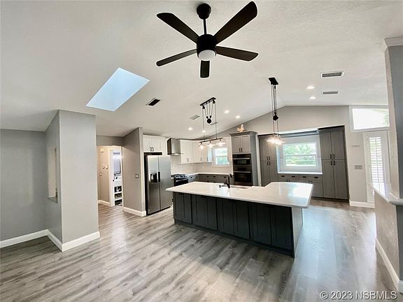 4th image of 1031 Club House Blvd