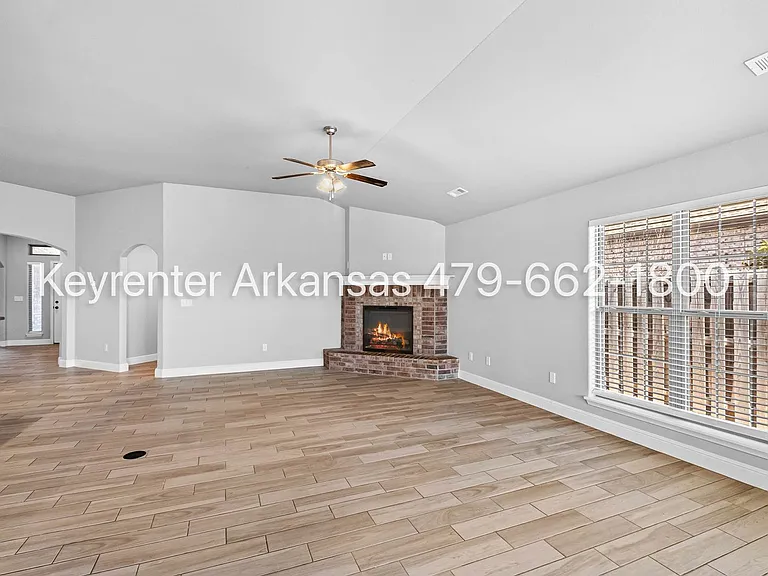 761 Melrose Pl — Photo 8