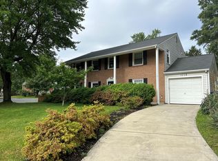 1118 Treeside Ln, Herndon, VA 20170