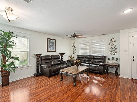 3rd image of 6143 De Lollis Dr