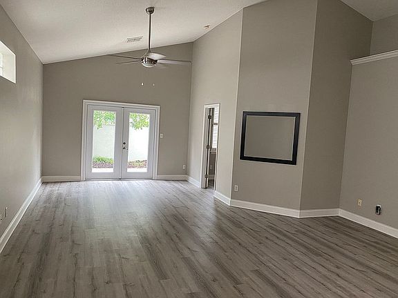 Large Family Room/Sun Room