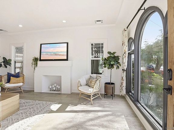 5th image of 2836 Lincoln Ave