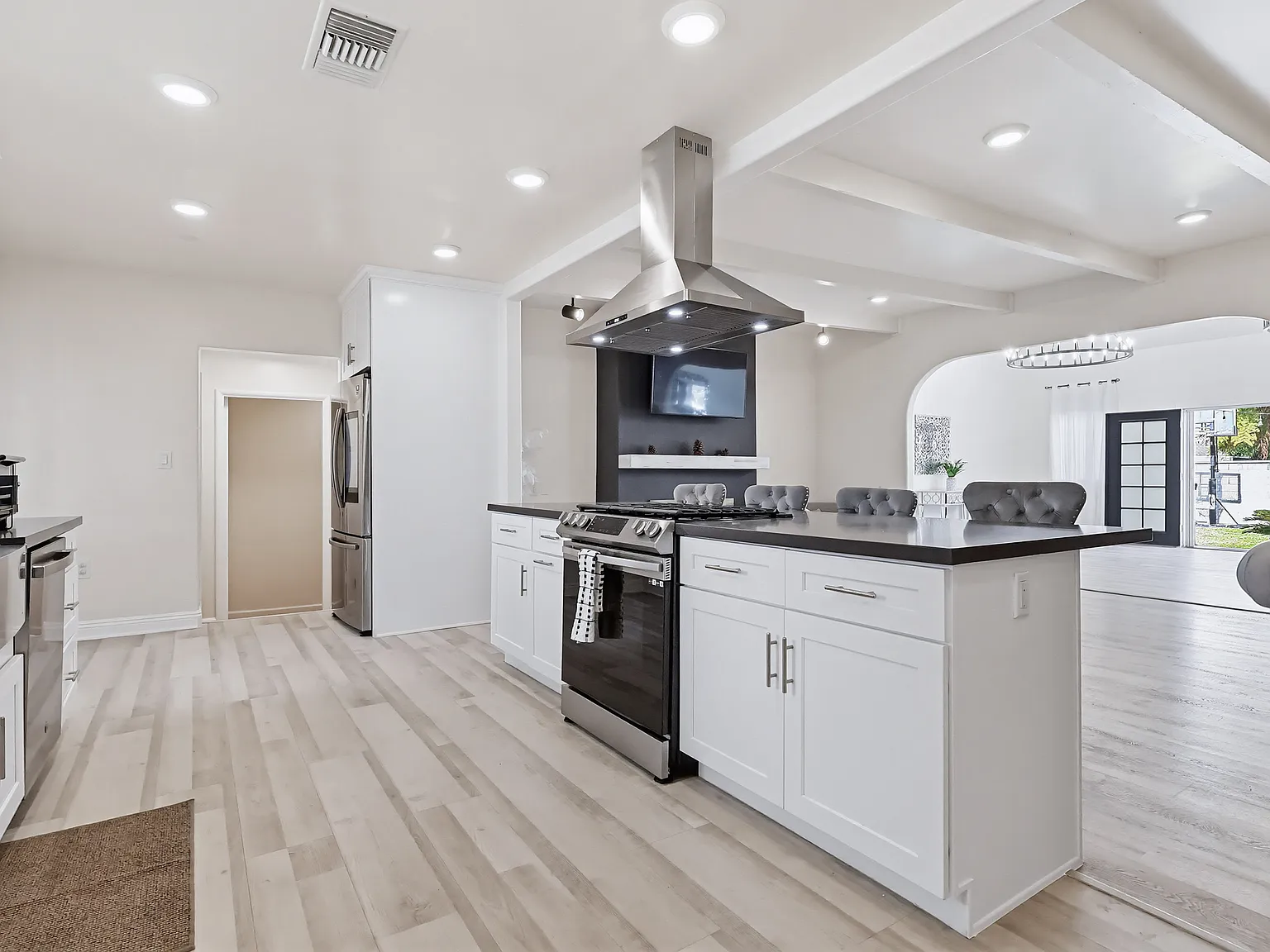 9209 Paramount Blvd — Photo 4