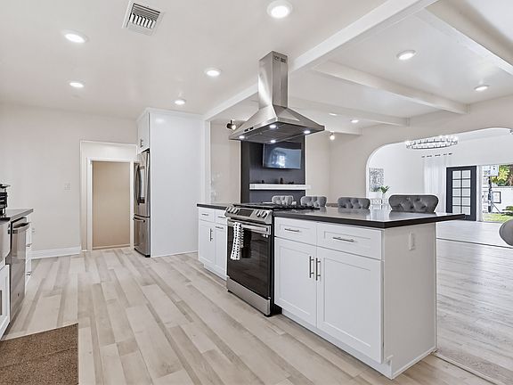 4th image of 9209 Paramount Blvd