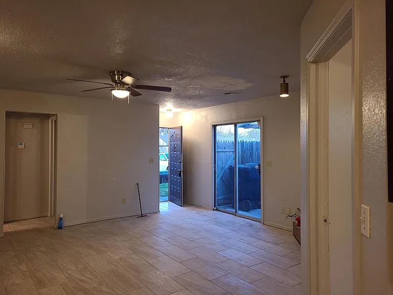 6106 SE 46th St #1 — Photo 3