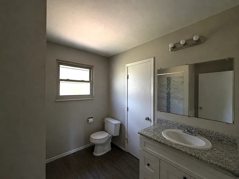 994 S Oakland Ct — Photo 16