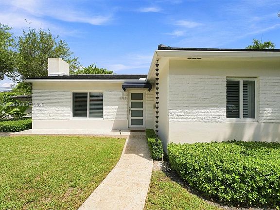 4th image of 5763 SW 51st St